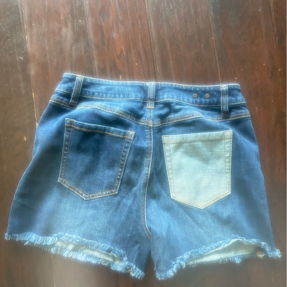 Cabi Tuxedo Tomboy Denim Shorts. Style 5594 Size 4
